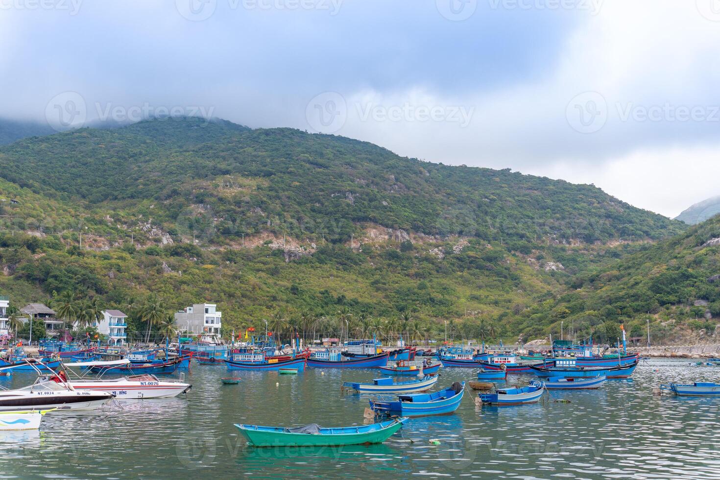 vue de vinh salut baie, nui Chua nationale parc, neuf thuan province, vietnam photo