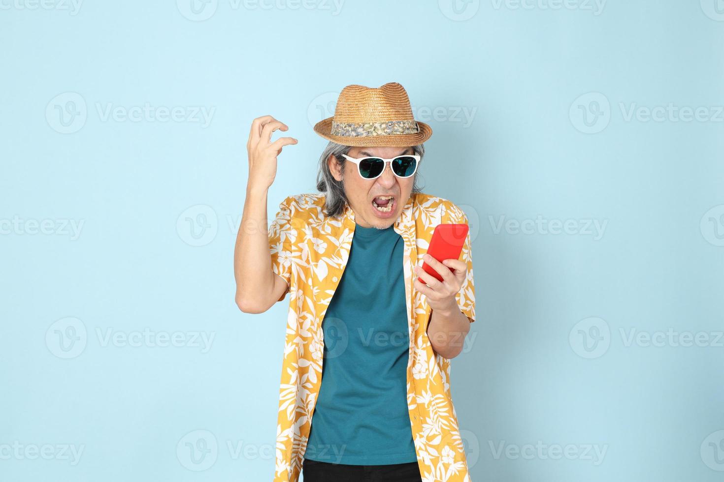 homme en vêtements d'été photo