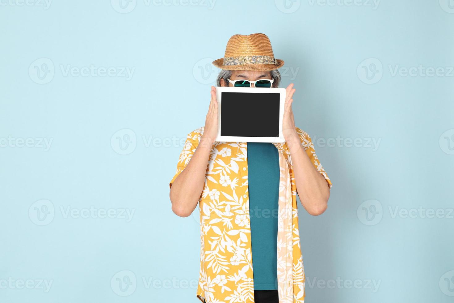 homme en vêtements d'été photo