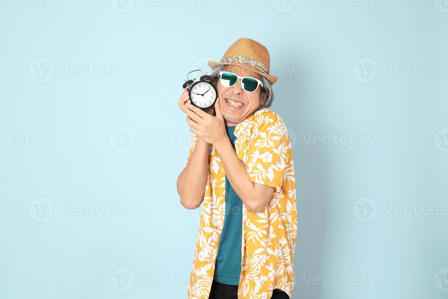 homme en vêtements d'été photo