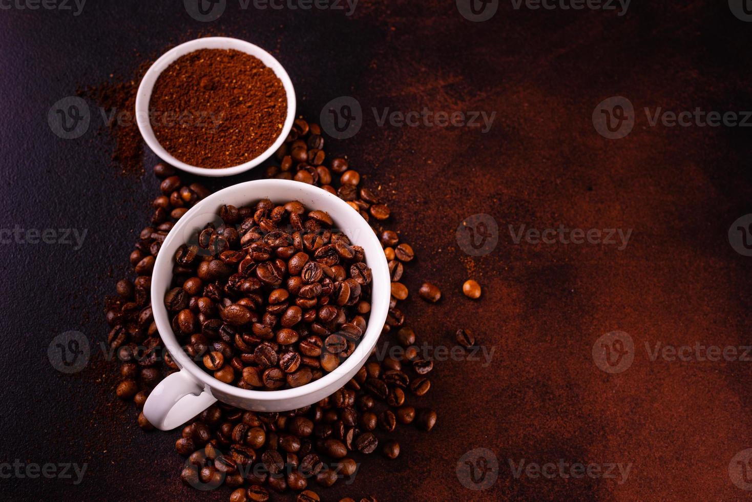 le café du matin revigorant avec des bonbons. il peut être utilisé comme arrière-plan photo