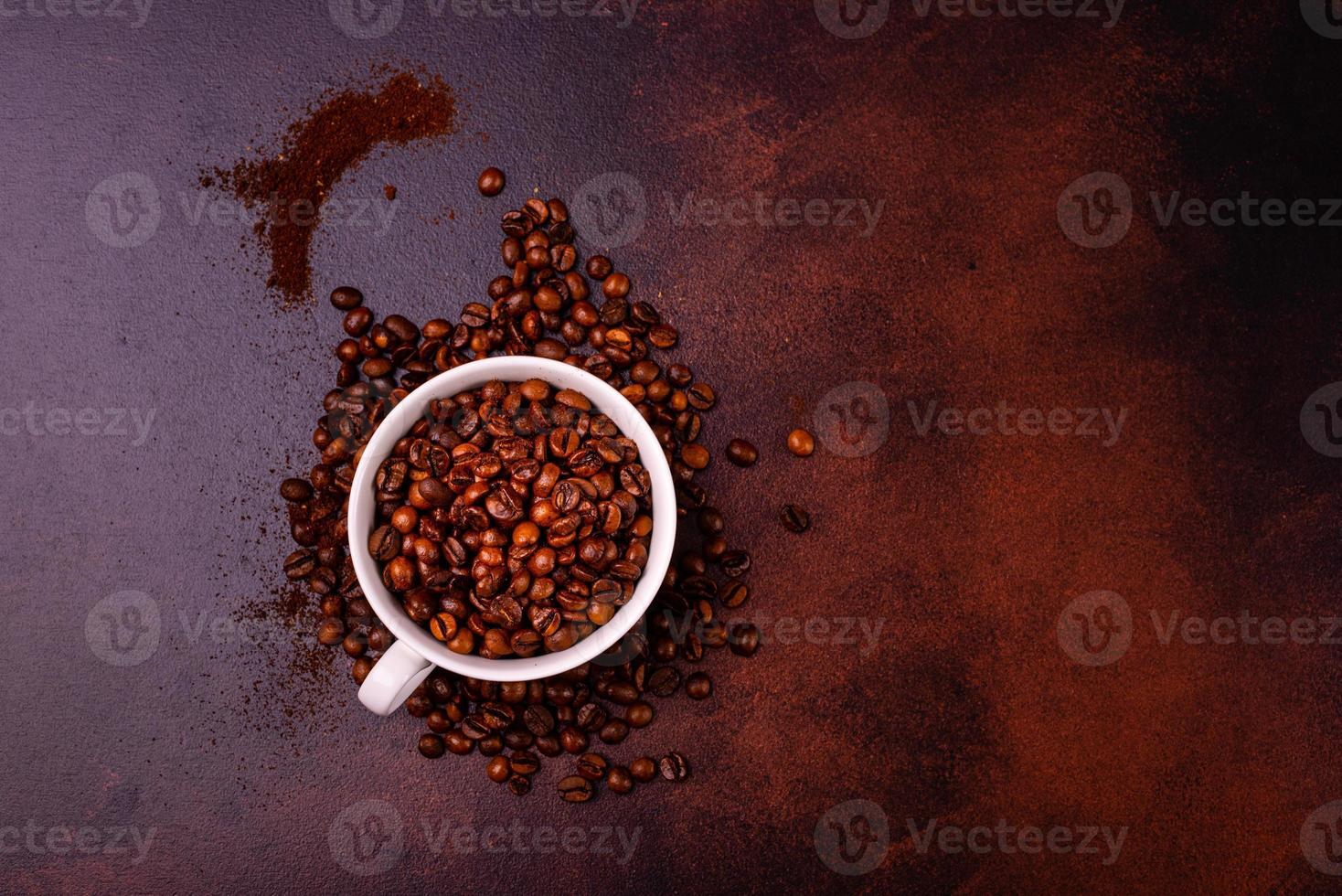 le café du matin revigorant avec des bonbons. il peut être utilisé comme arrière-plan photo