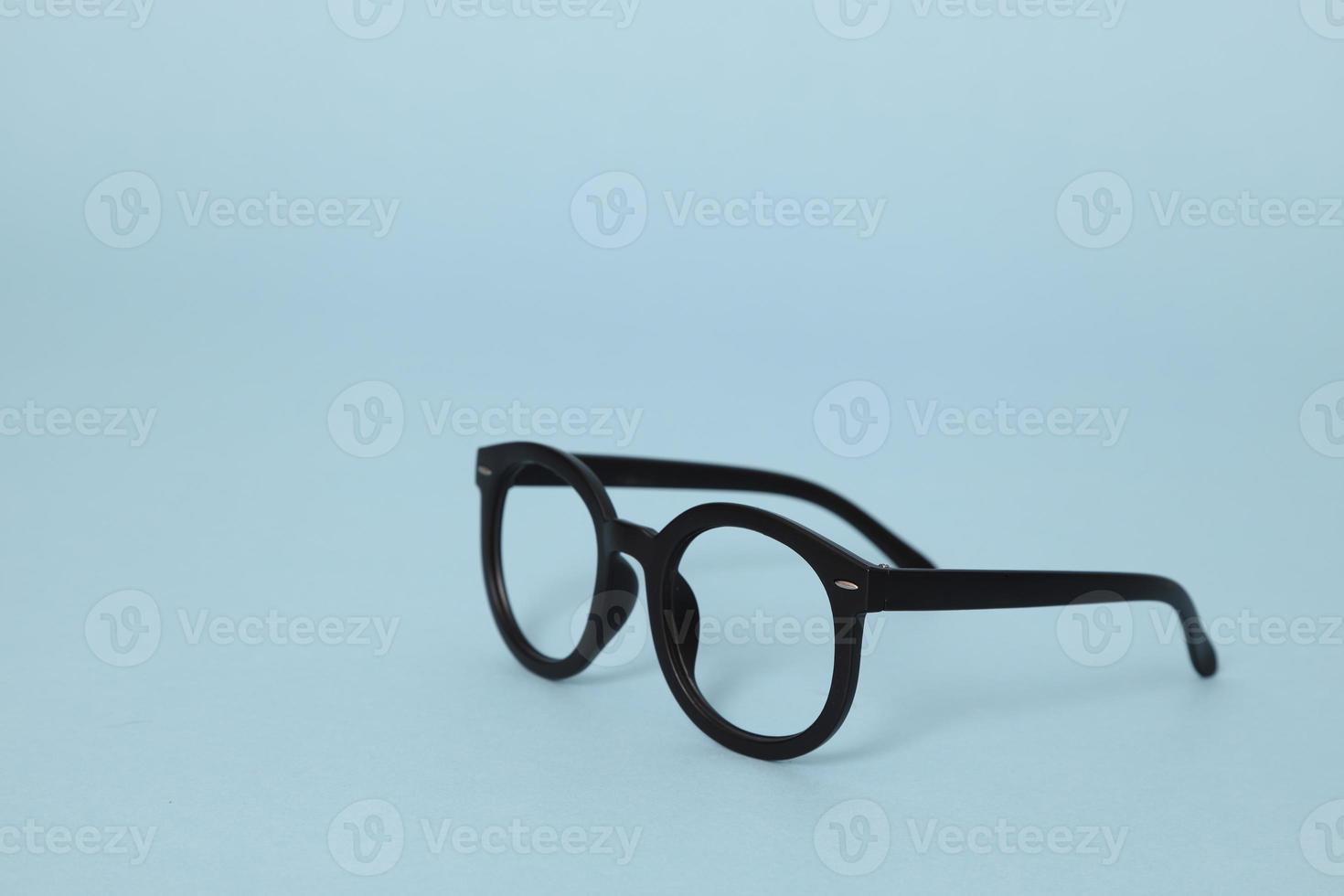 lunettes sur bleu photo