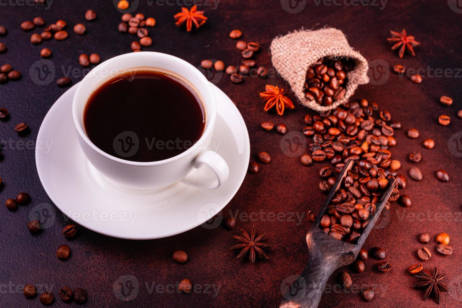 le café vivifiant du matin avec des bonbons photo