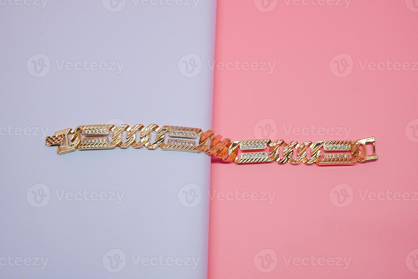 photo de bracelet en or pour femme allemande