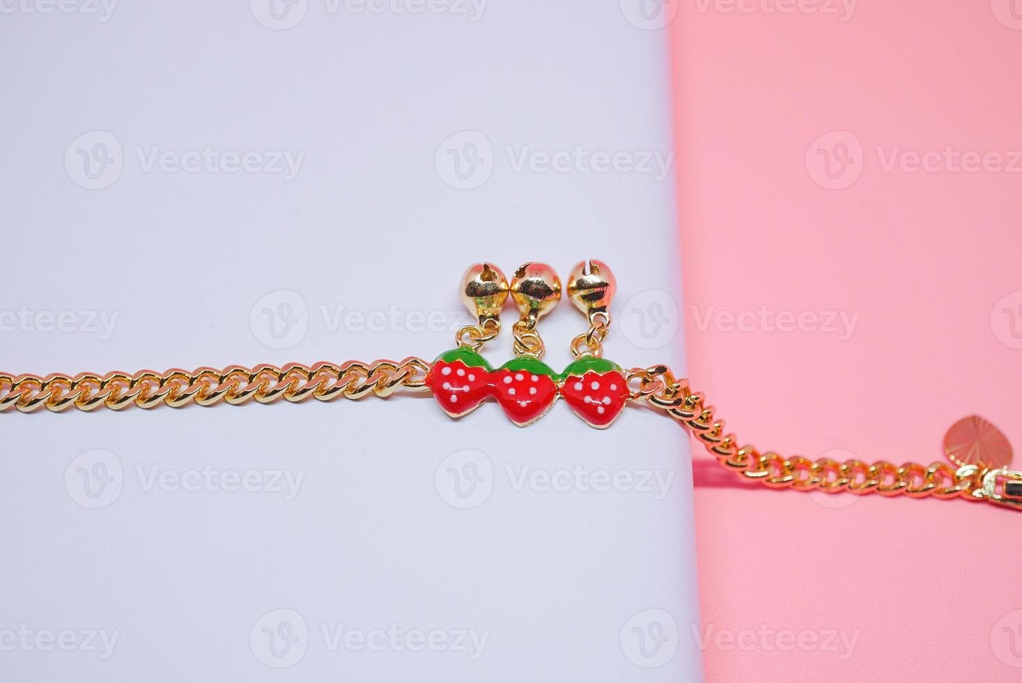 bracelet fille motif fraise photo