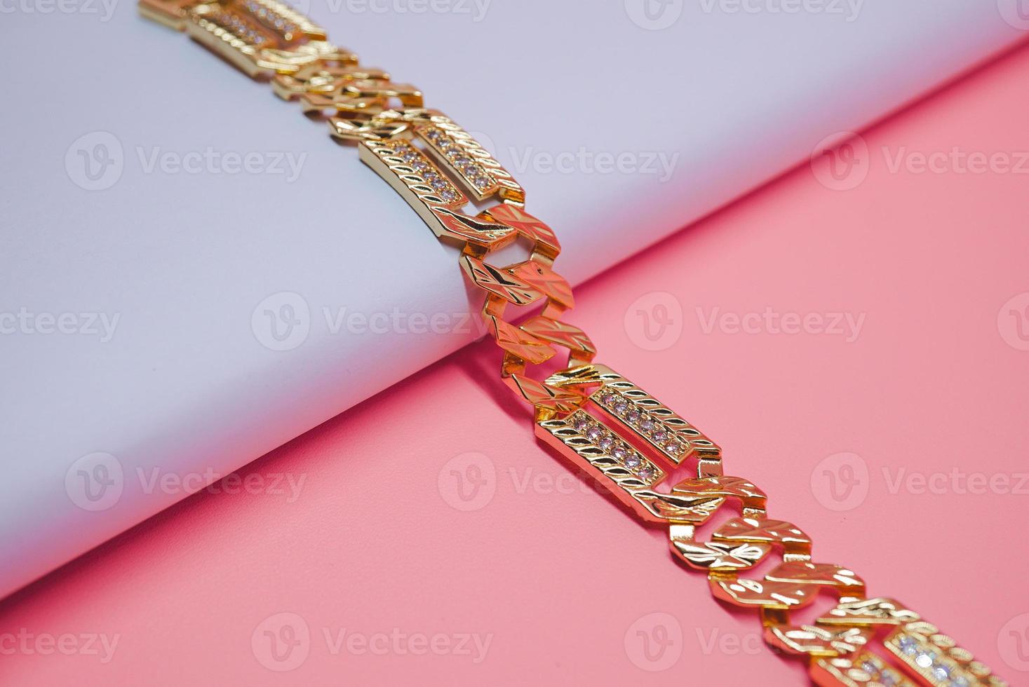 photo de bracelet en or pour femme allemande