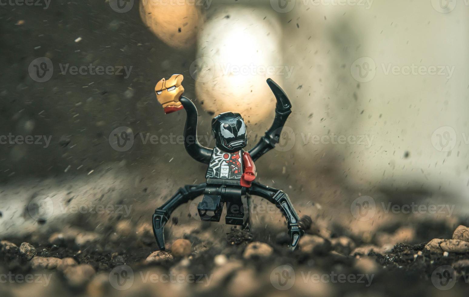 varsovie - mai 2020 - figurine lego venin de fer photo