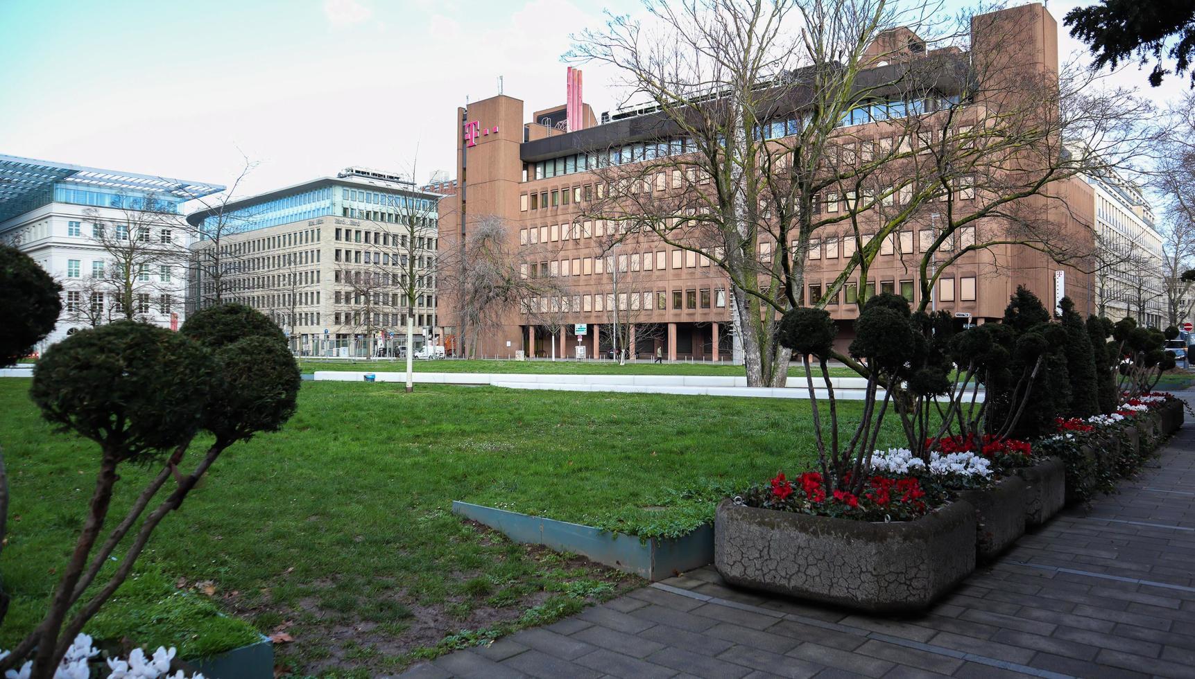 Düsseldorf, Allemagne - 20 février 2020. Immeuble de bureaux de la société partenaire moller und en Allemagne, Düsseldorf. l'architecture le long de l'allée royale. un bâtiment public important dans une rue célèbre. photo