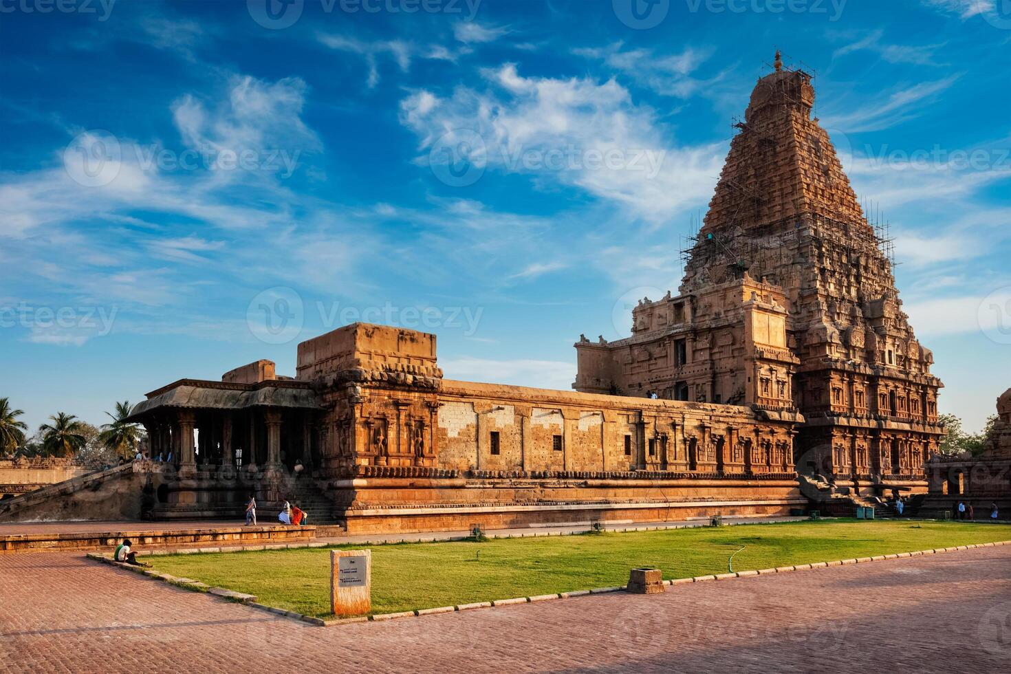 Brihadishwara temple, tanjoré photo