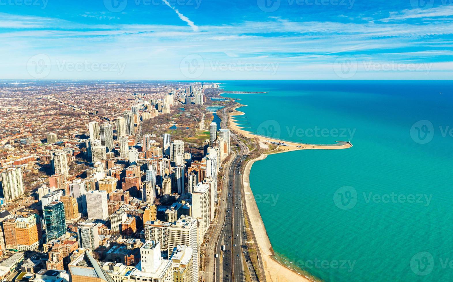 Le centre-ville de Chicago et la rive du lac Michigan, États-Unis photo