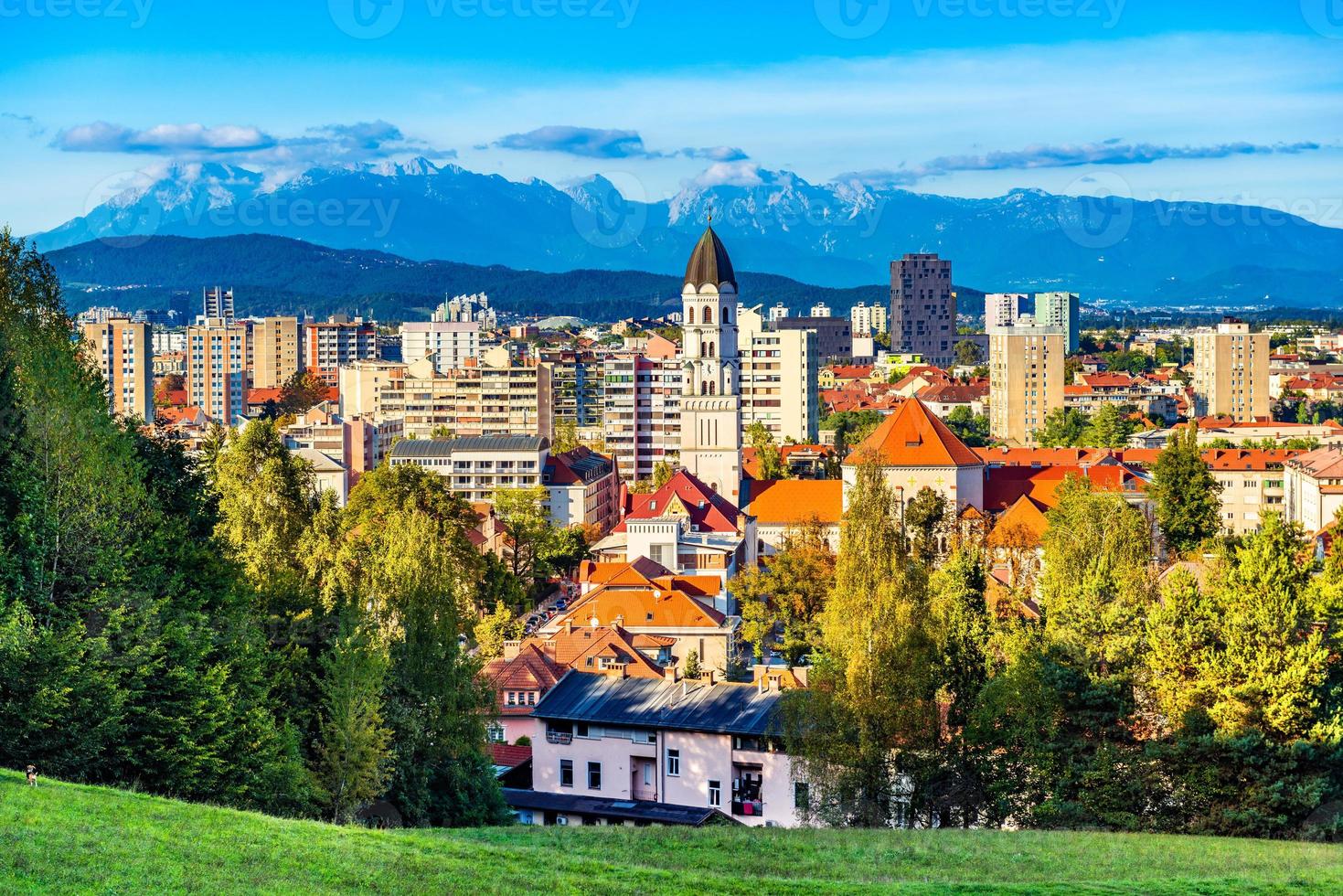 belle soirée paysage urbain de ljubljana, slovénie photo