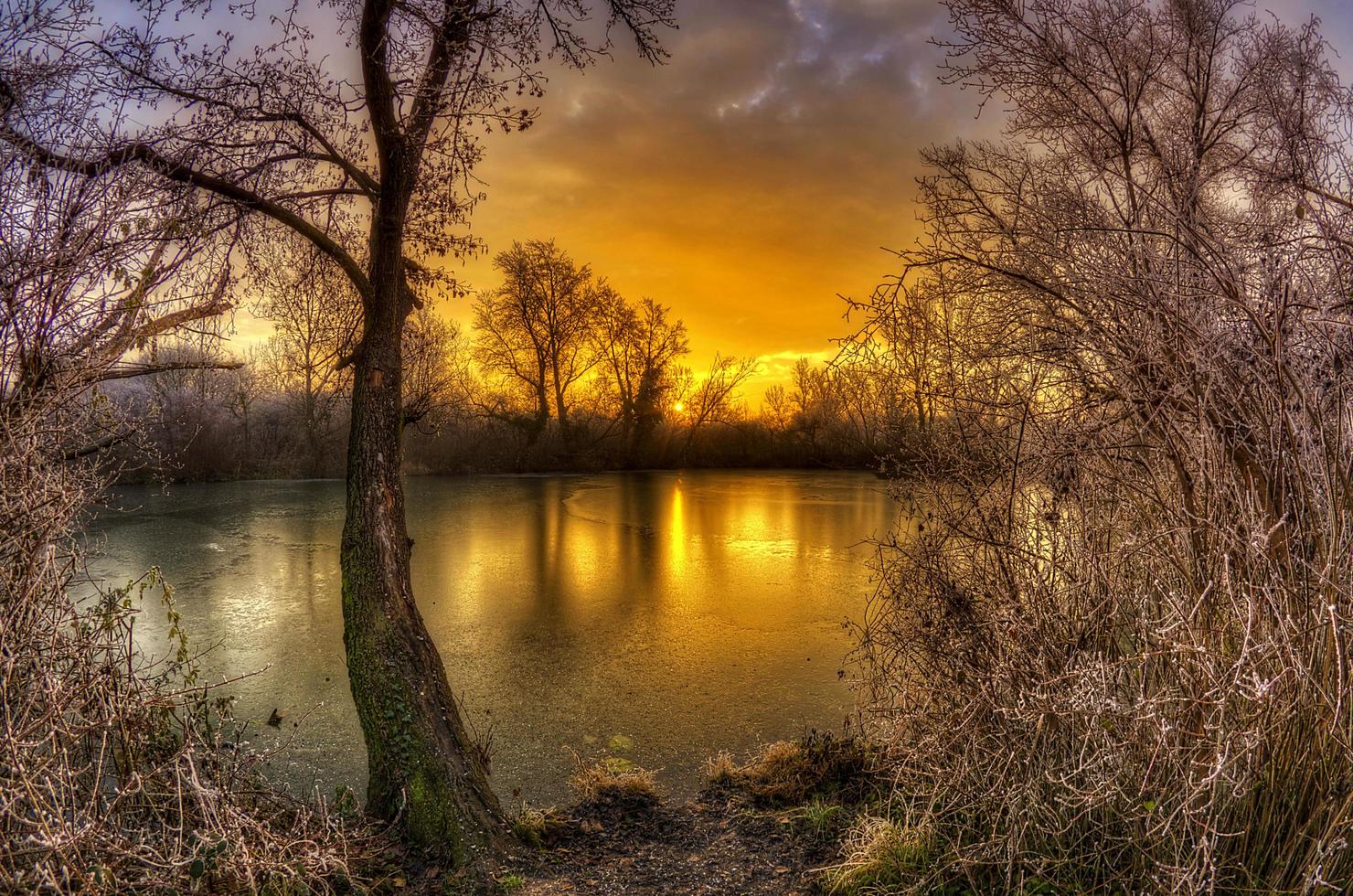 l'aube sur le lac gelé photo