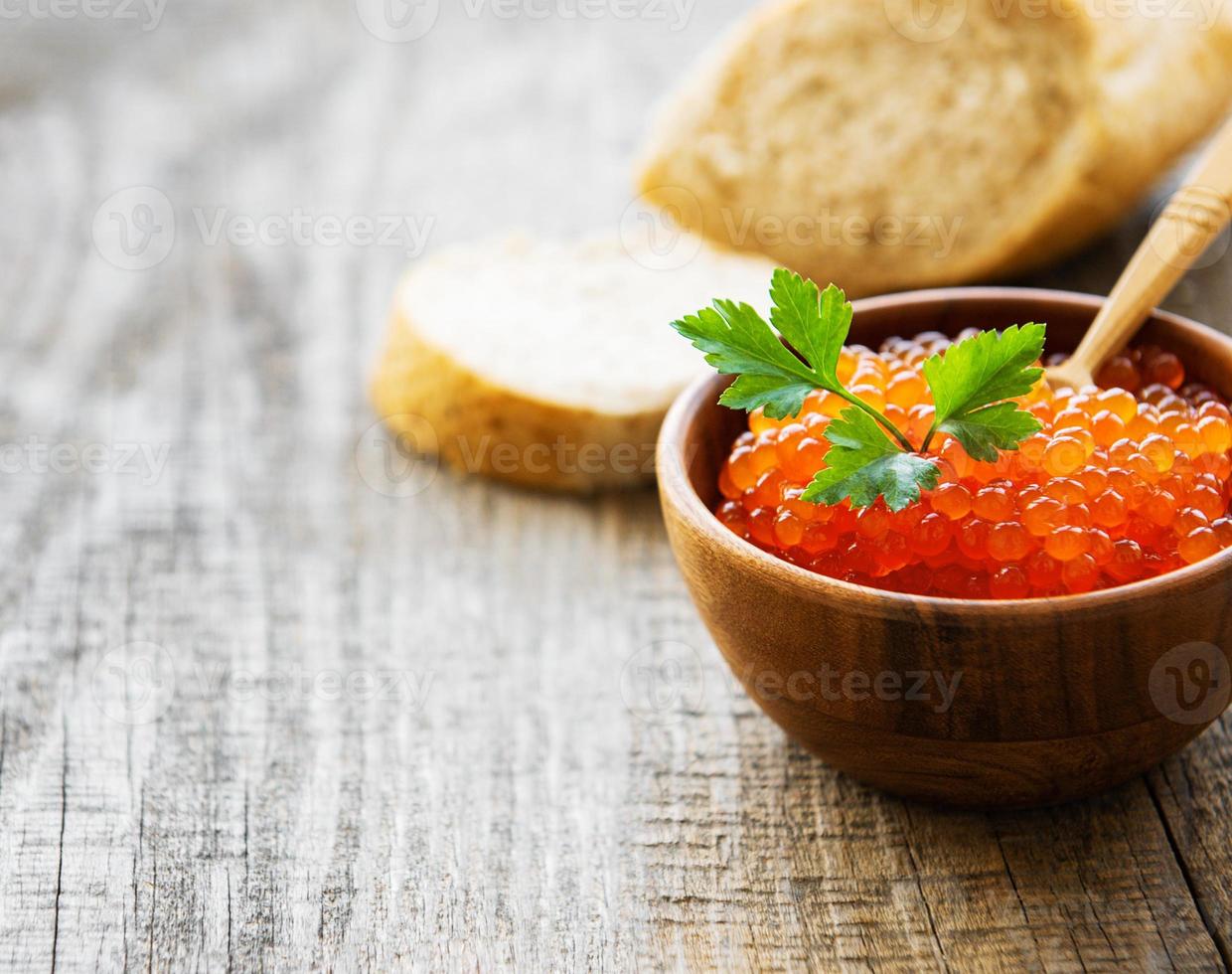 caviar rouge dans un bol photo