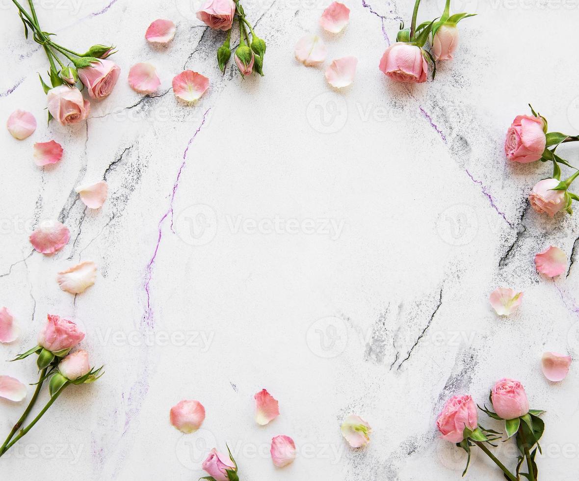 cadre avec des roses roses photo