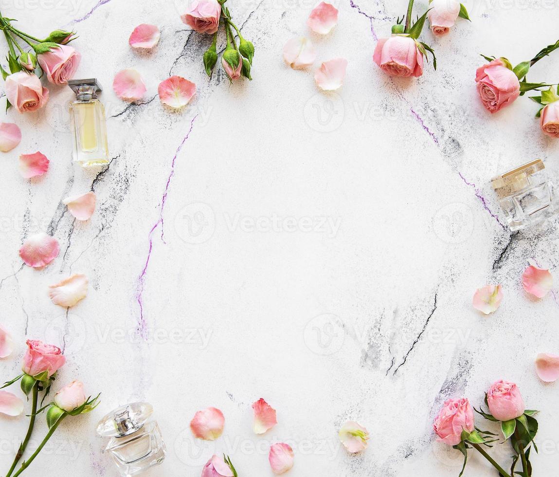 cadre avec des roses roses photo