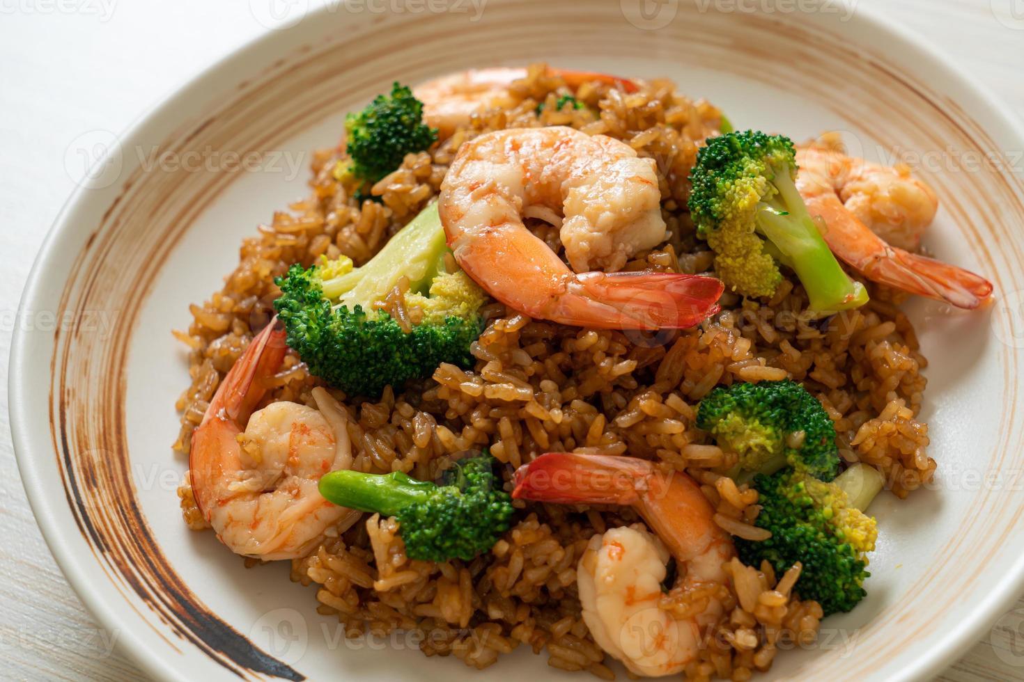 riz frit au brocoli et crevettes photo