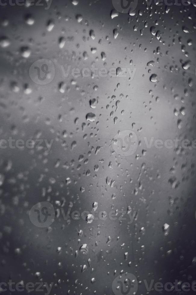 gouttes de pluie sur verre photo