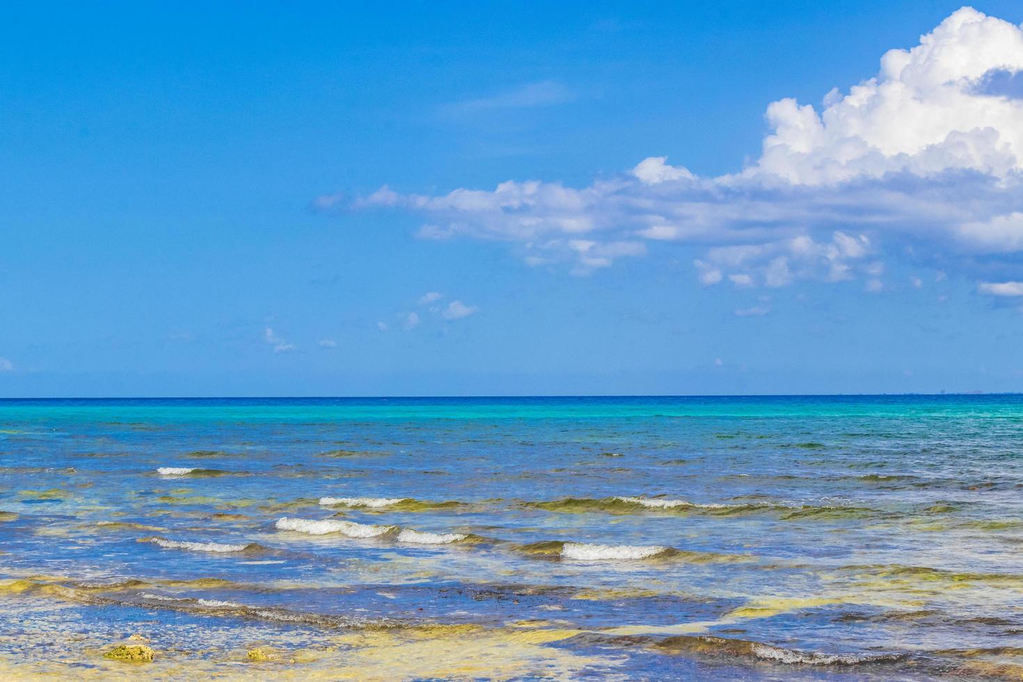 plage colorée mexicaine tropicale punta esmeralda playa del carmen mexique. photo