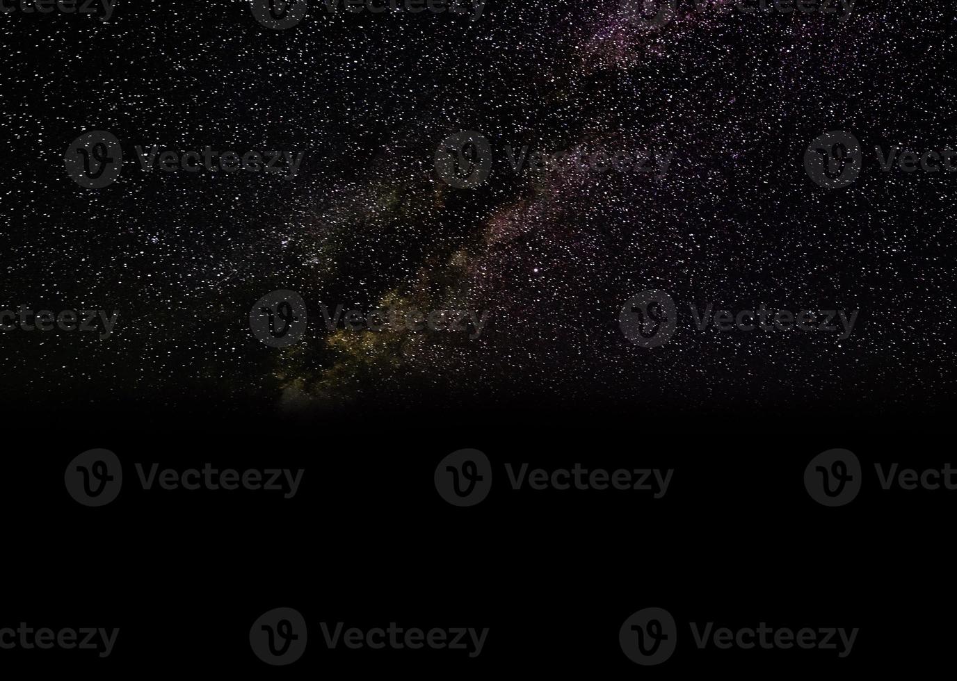 panorama dramatique noir de la galaxie de la nuit de l'espace de l'univers de la lune blanche sur le ciel nocturne photo