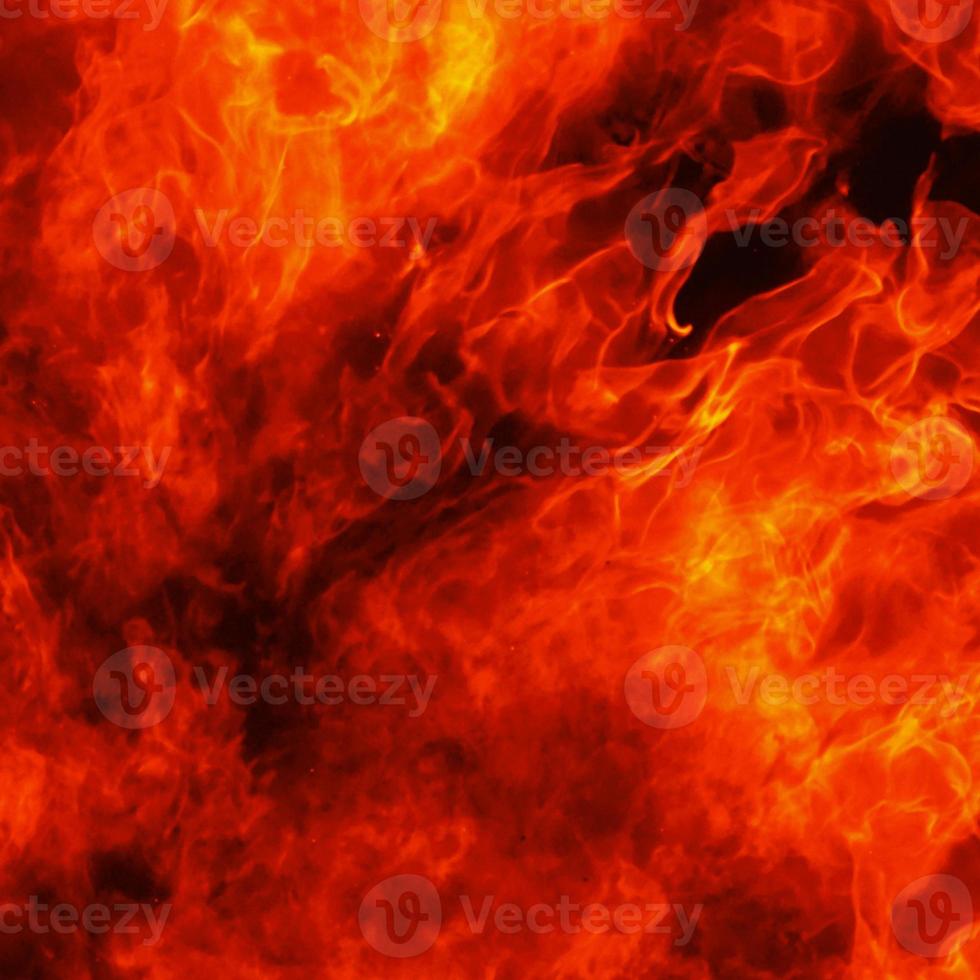 particules de braises de feu rouge parfait et étincelles de feu abstraites sur fond noir photo