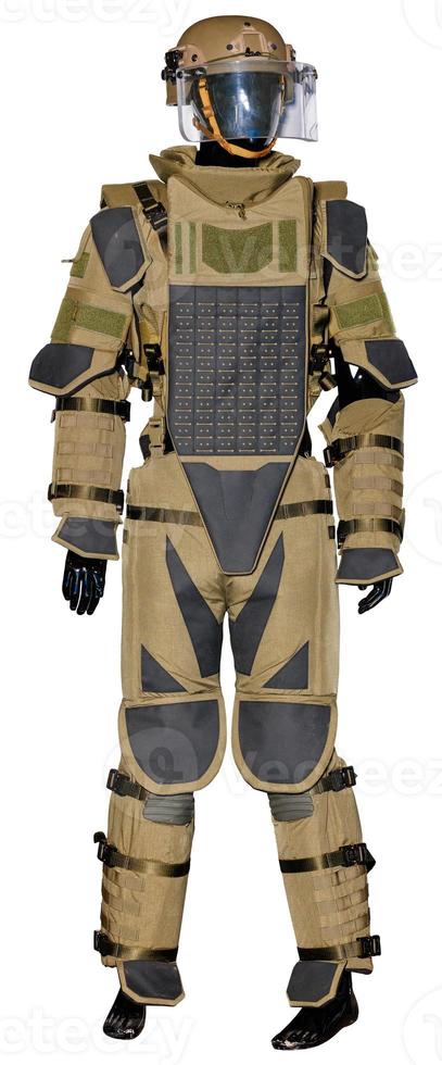 mannequin avec une combinaison de camouflage de protection militaire et des munitions pour l'action contre les mines. photo