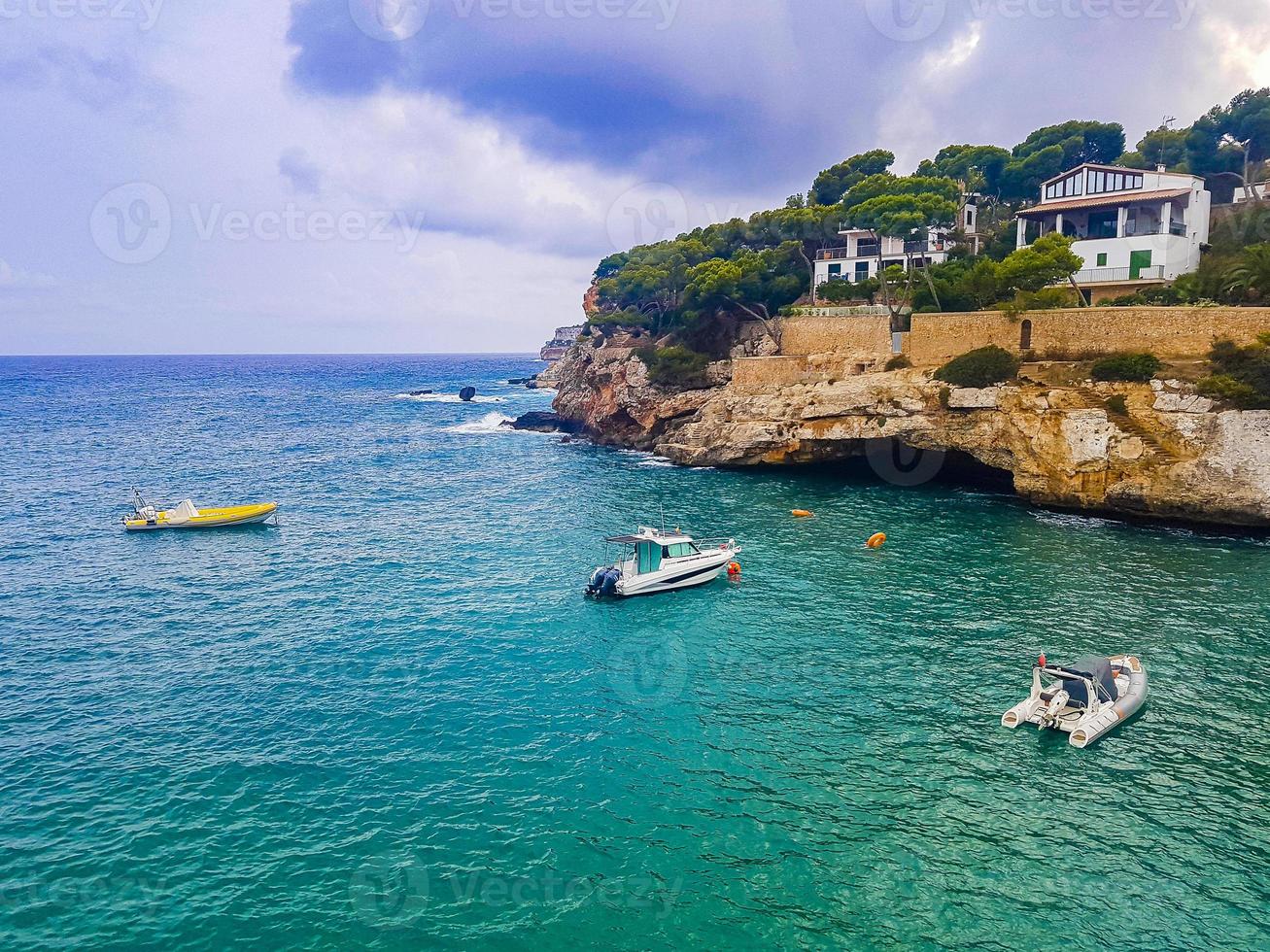 panorama falaises paysage baie de cala santanyi à majorque, espagne. photo