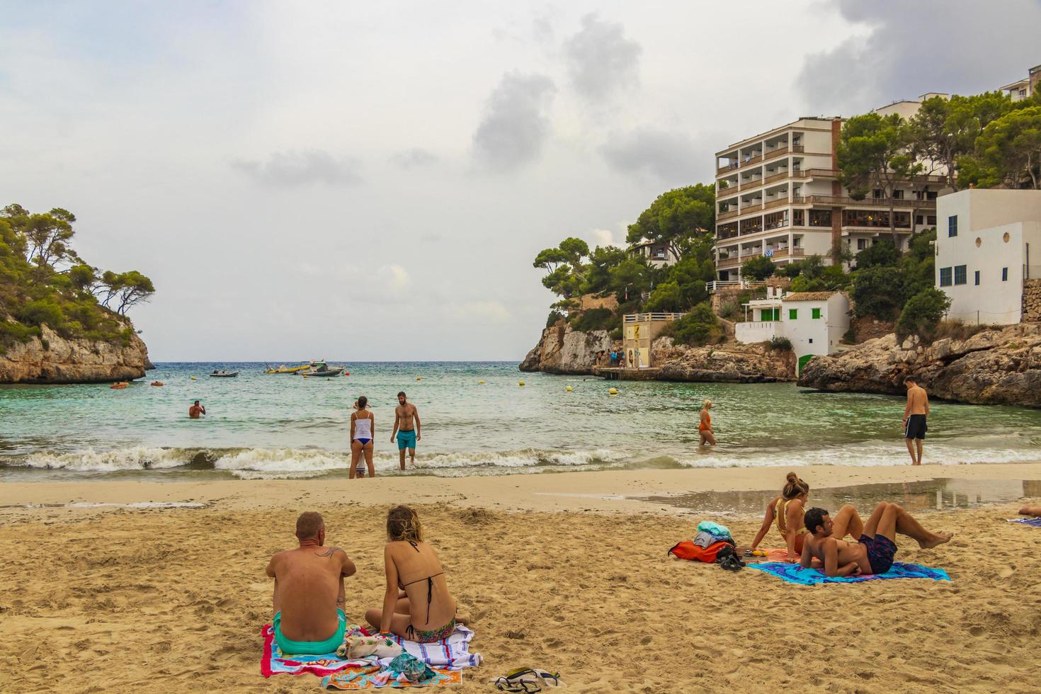 Majorque Baléares Espagne 10. Septembre 2018 plage, falaises et baie Cala Santanyi, Majorque Baléares Espagne. photo