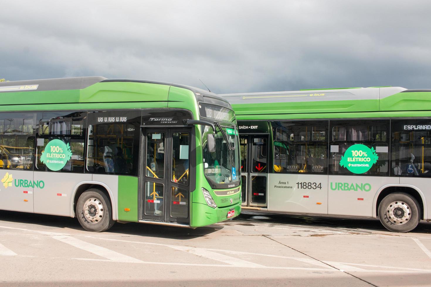 brasilia, df brésil, 25 novembre 2021 les nouveaux bus électriques modernes utilisés dans la capitale du brésil photo