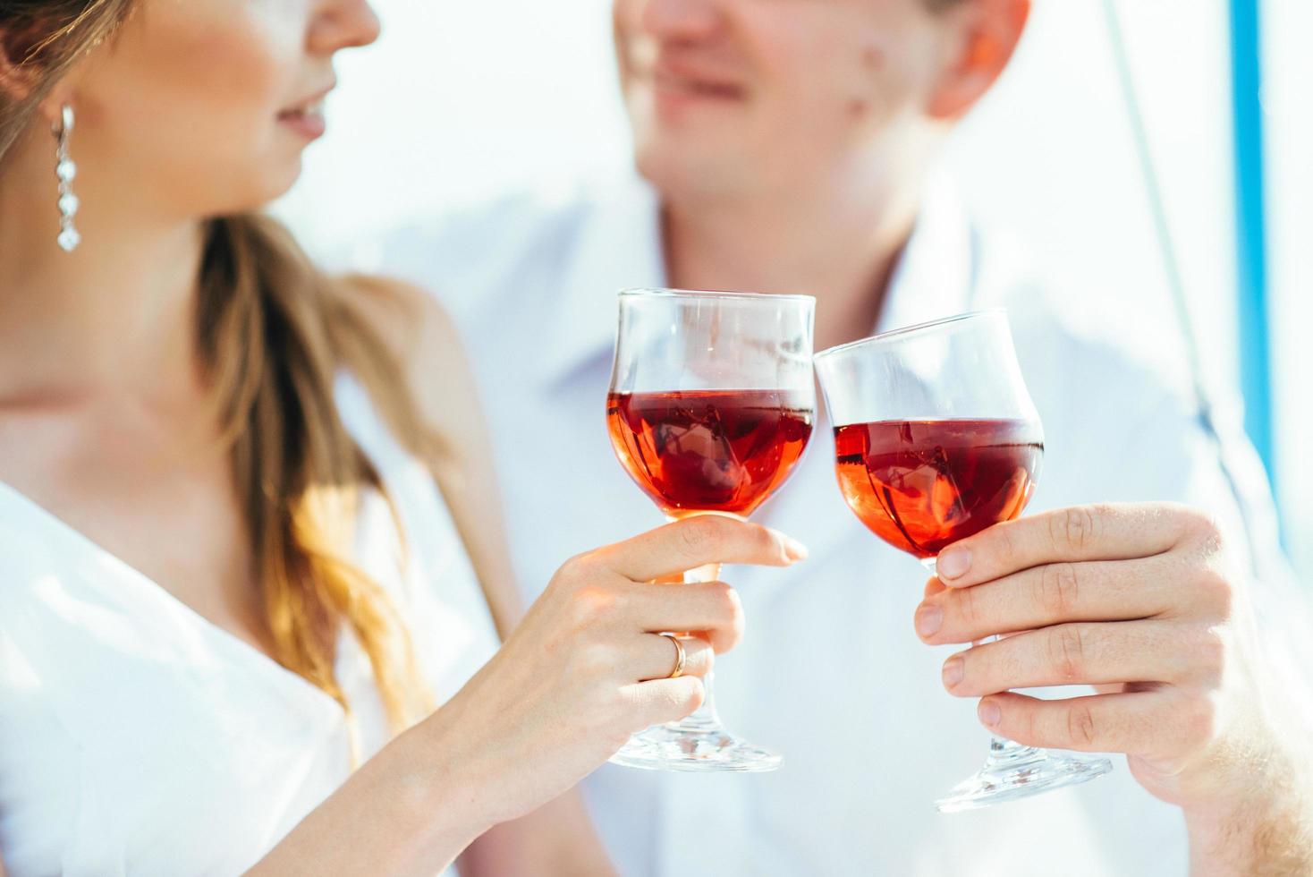 verres de mariage pour le vin et le champagne photo