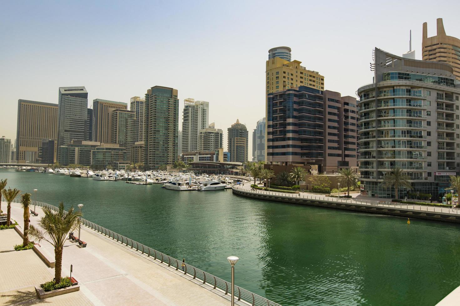 Dubaï, Émirats Arabes Unis 2015 - gratte-ciel modernes dans la marina de Dubaï photo