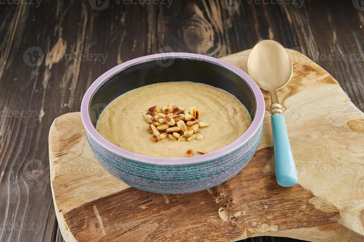 Velouté de poires et châtaignes au paprika. cuisine gastronomique française photo