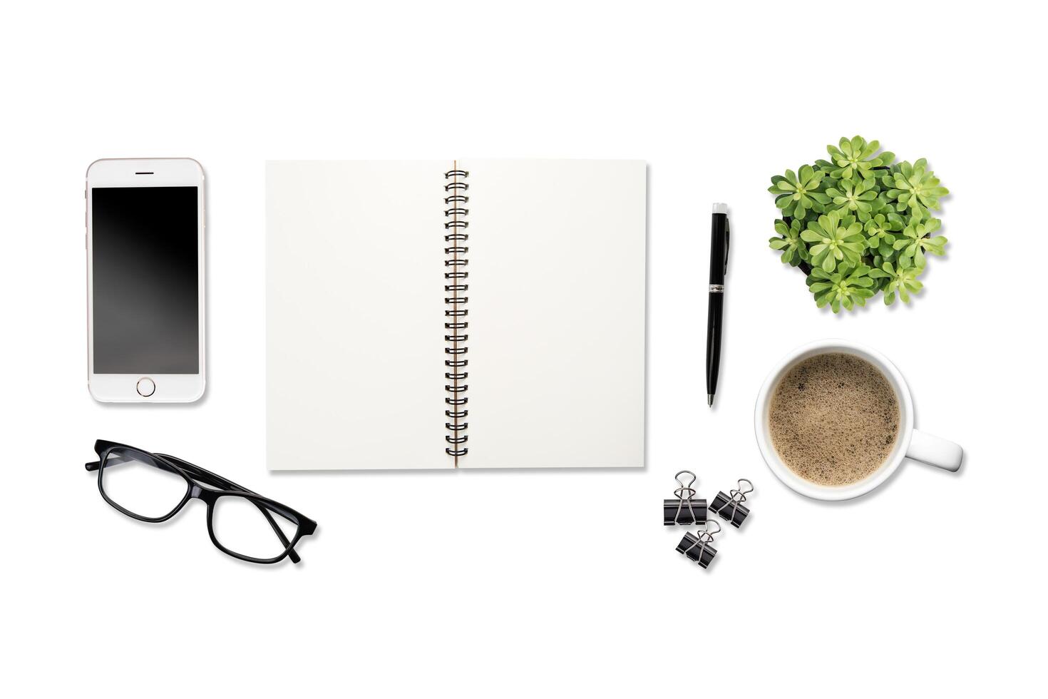 table de bureau blanche avec beaucoup de choses dessus. vue de dessus photo