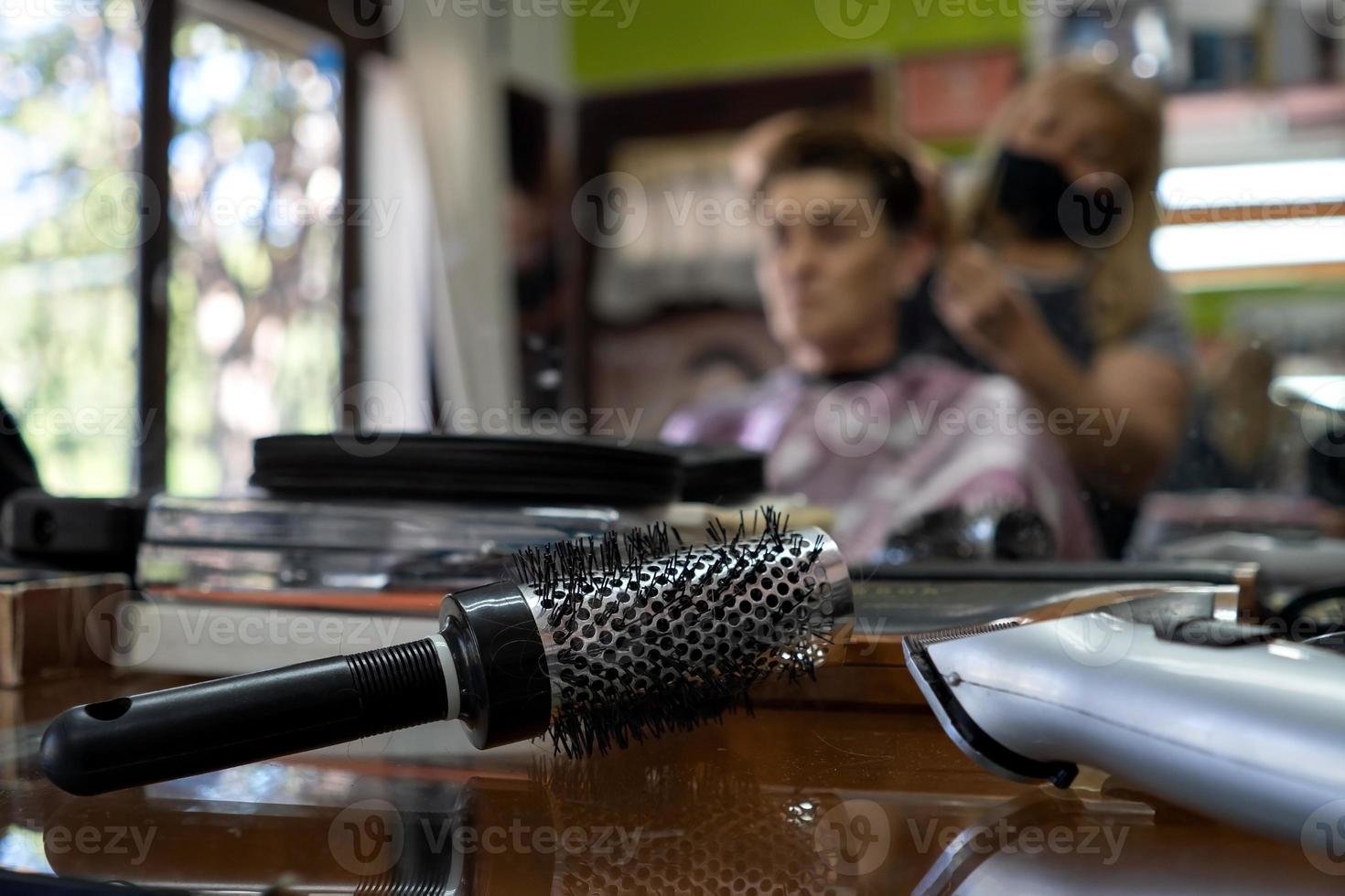 gros plan d'éléments de coiffure. photo