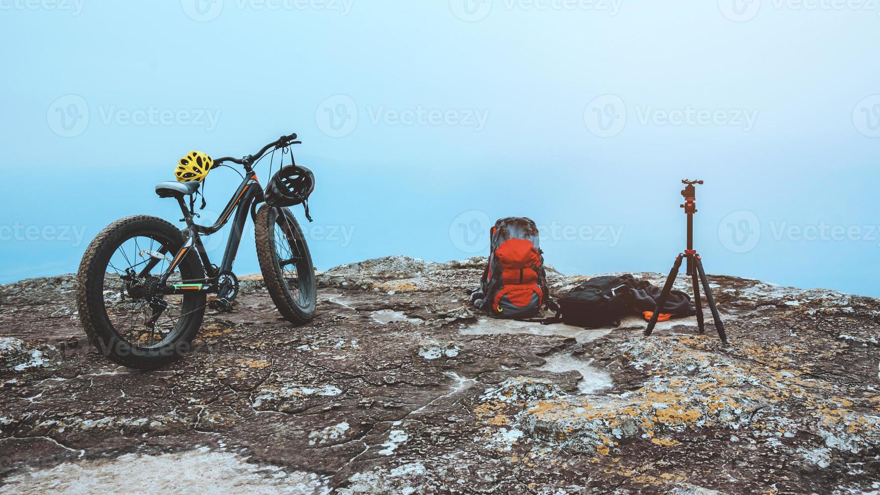 photographie de voyage nature. voyager se détendre. voyager se détendre faire du vélo dans la nature sauvage. Thaïlande photo