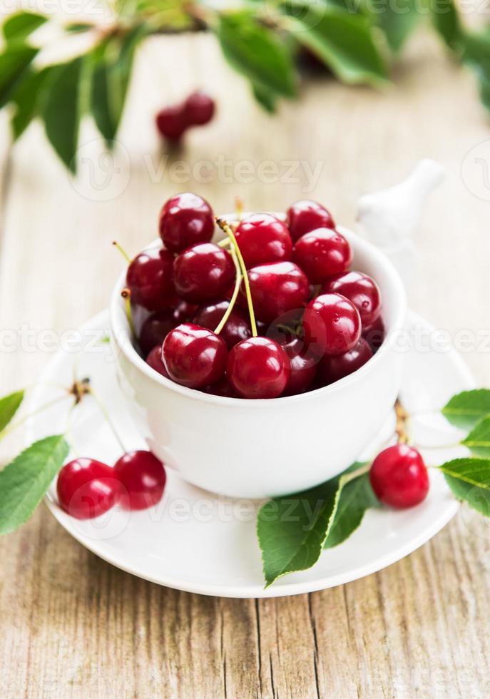 tasse avec des cerises photo