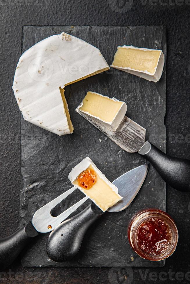 camembert ou brie tête de fromage à pâte molle repas sain photo