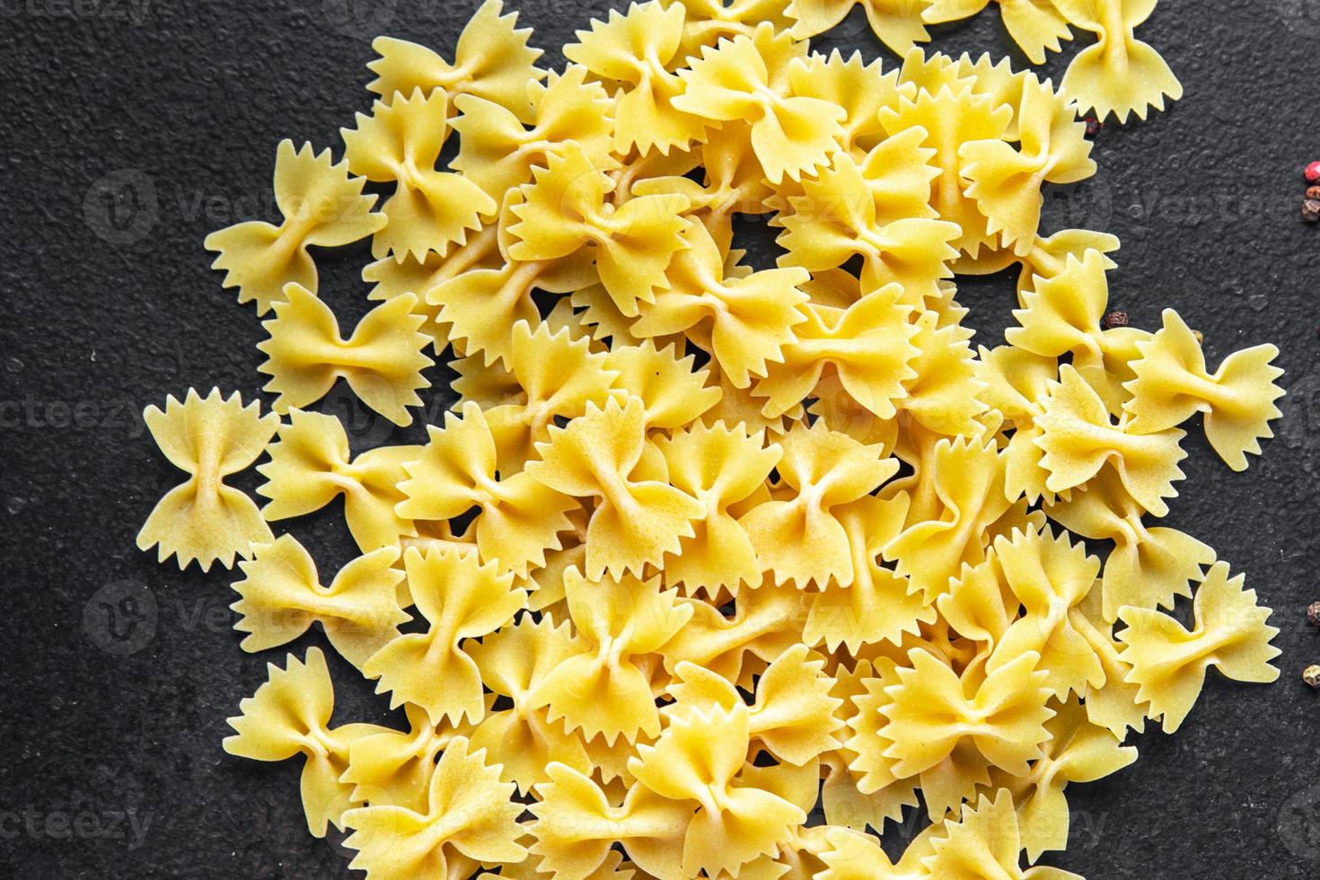 farfalle pâtes cru arcs blé dur repas sain photo