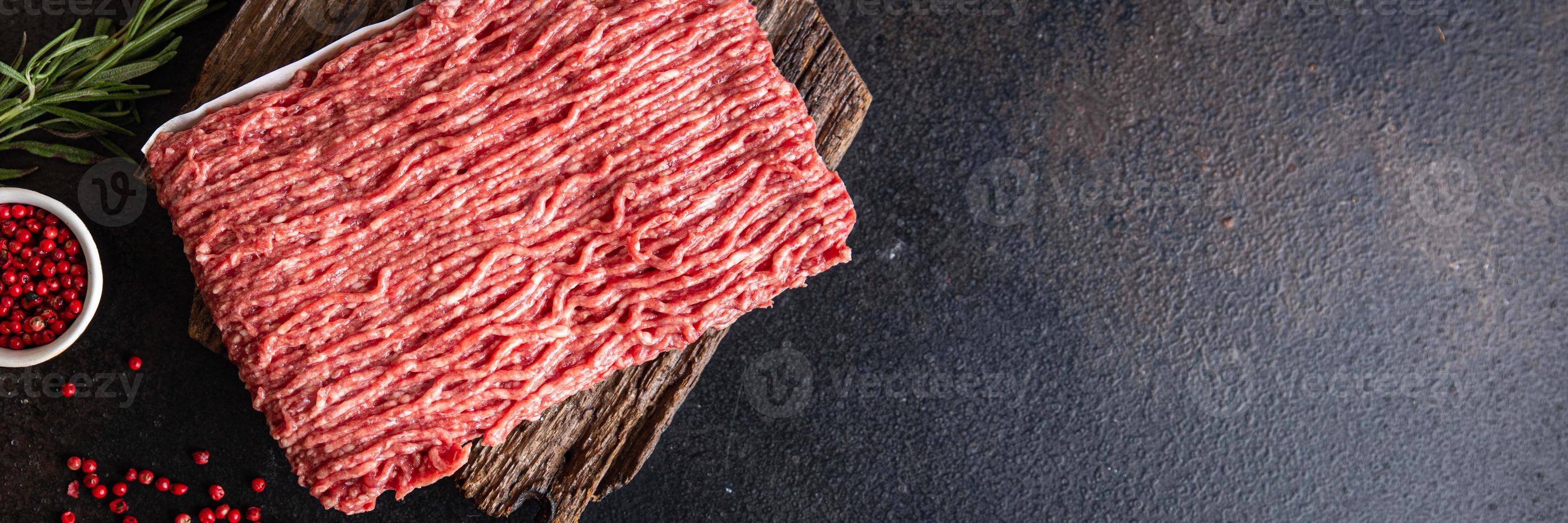 viande hachée viande hachée fraîche porc, bœuf, côtelettes d'agneau ou boulettes de viande photo