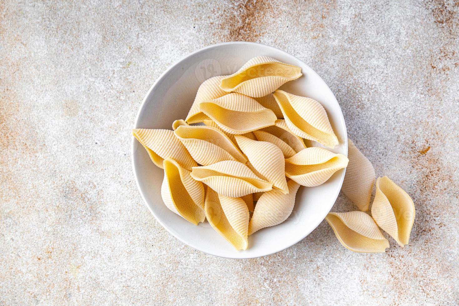 pâtes conchiglie crue grosse coquille farine de semoule de blé dur photo