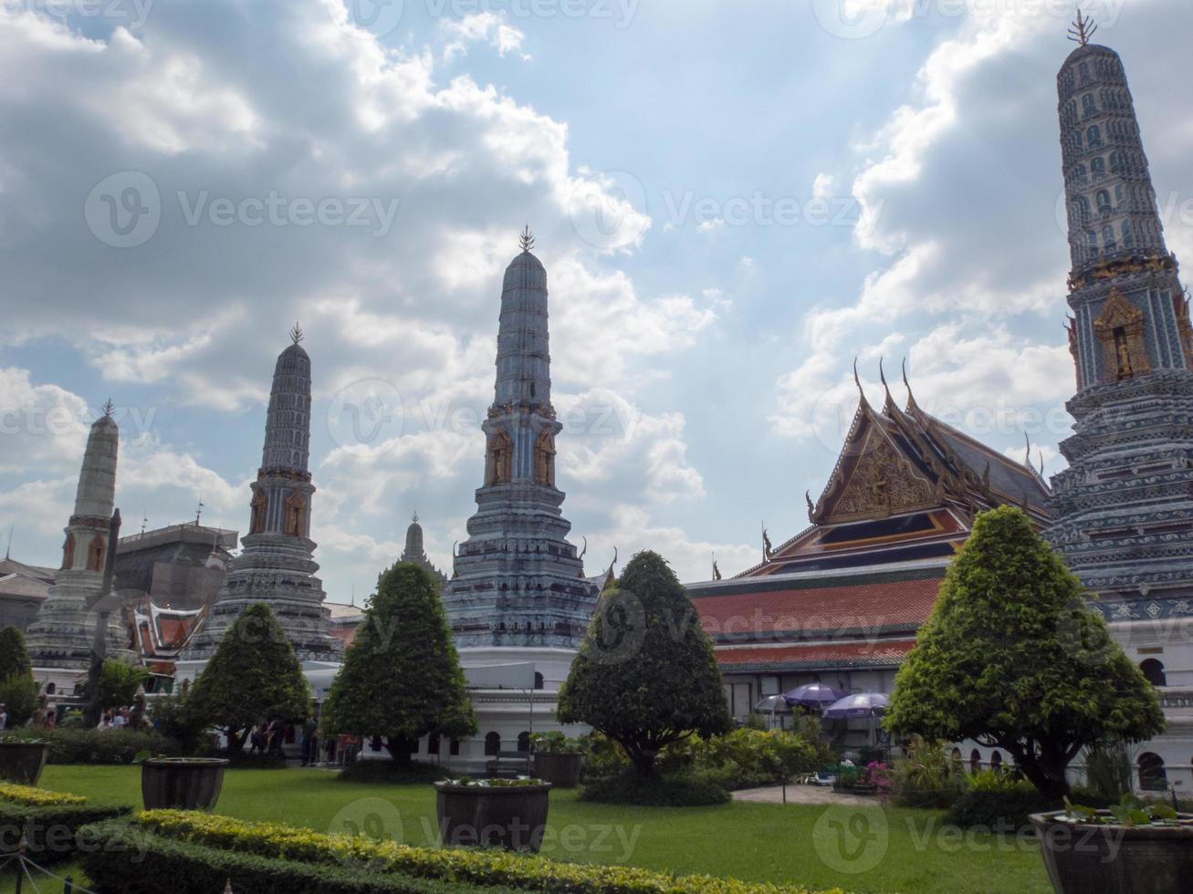 temple wat phra kaew de l'émeraude buddhabangkok thaïlande. photo