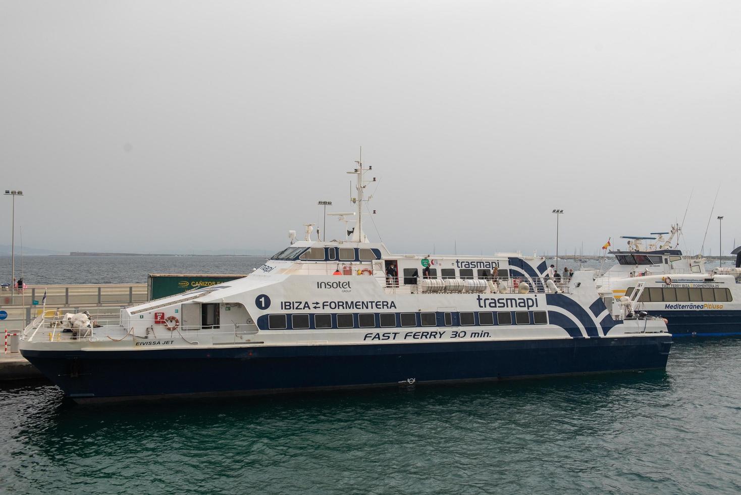 formentera, espagne 2021 - ferry de la compagnie frs en été photo