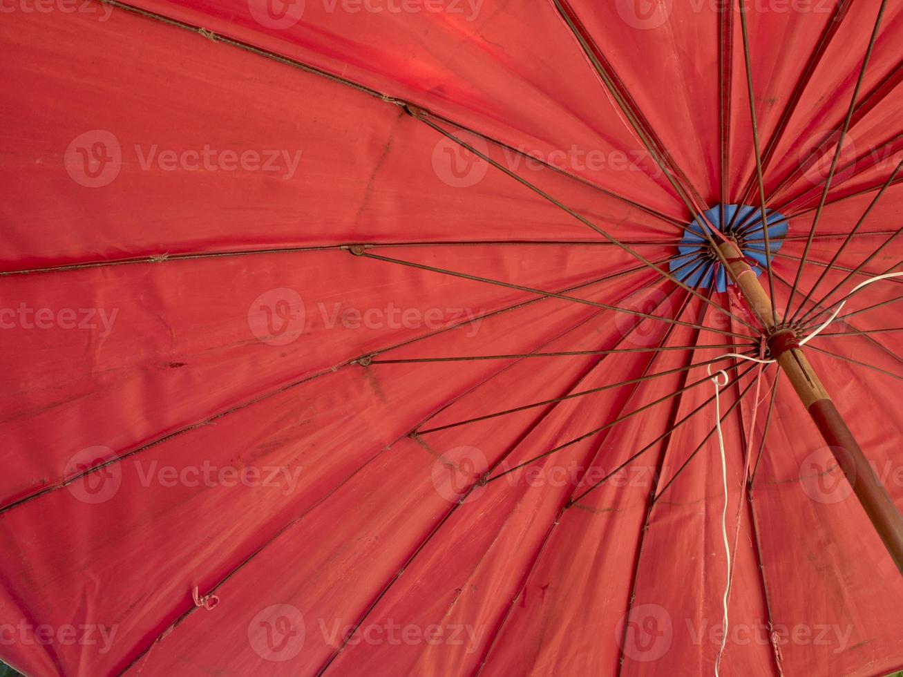 parapluie extérieur en toile rouge photo