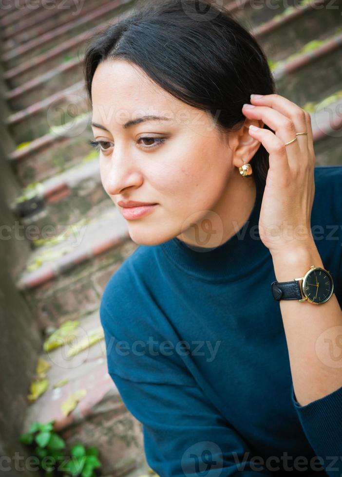 pose de fille d'oman photo