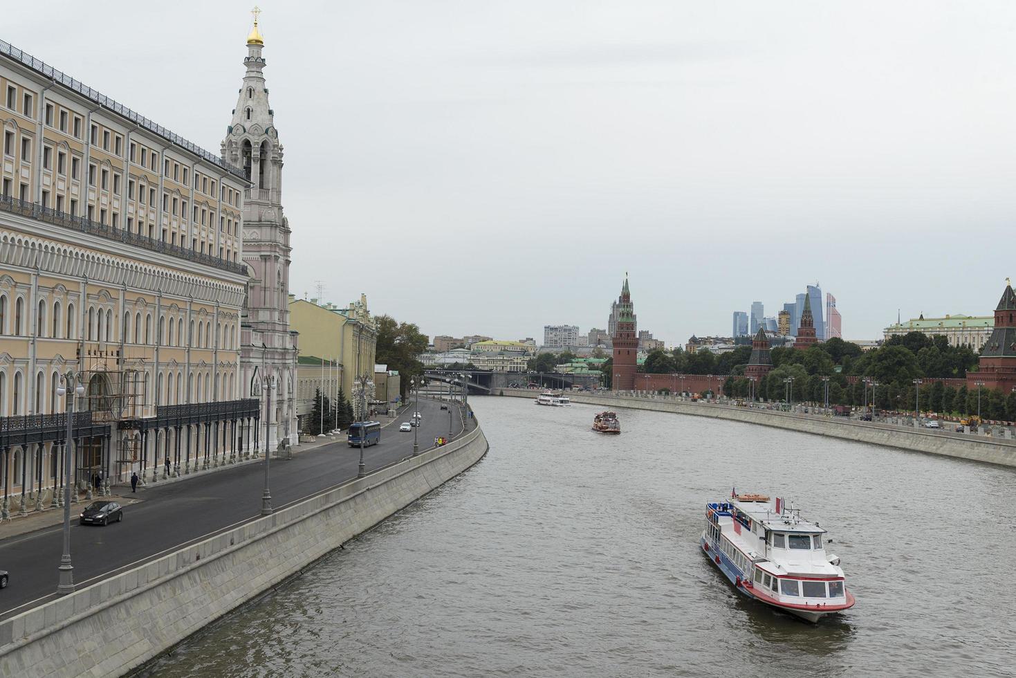 croisière de plaisance sur le fleuve moscou. photo