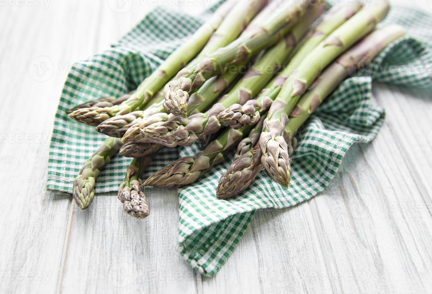 asperges vertes fraîches photo