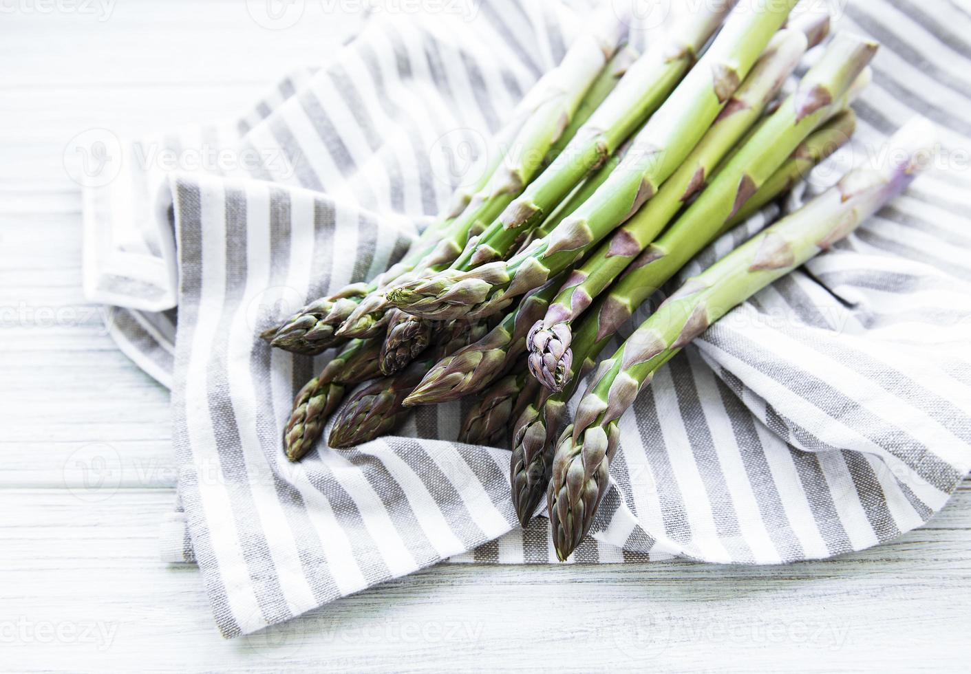 asperges vertes fraîches photo