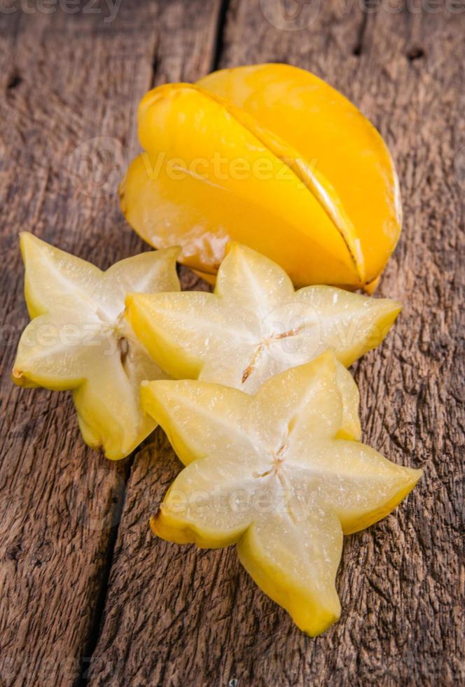 carambole demi-coupe de pomme star fruit tropical photo