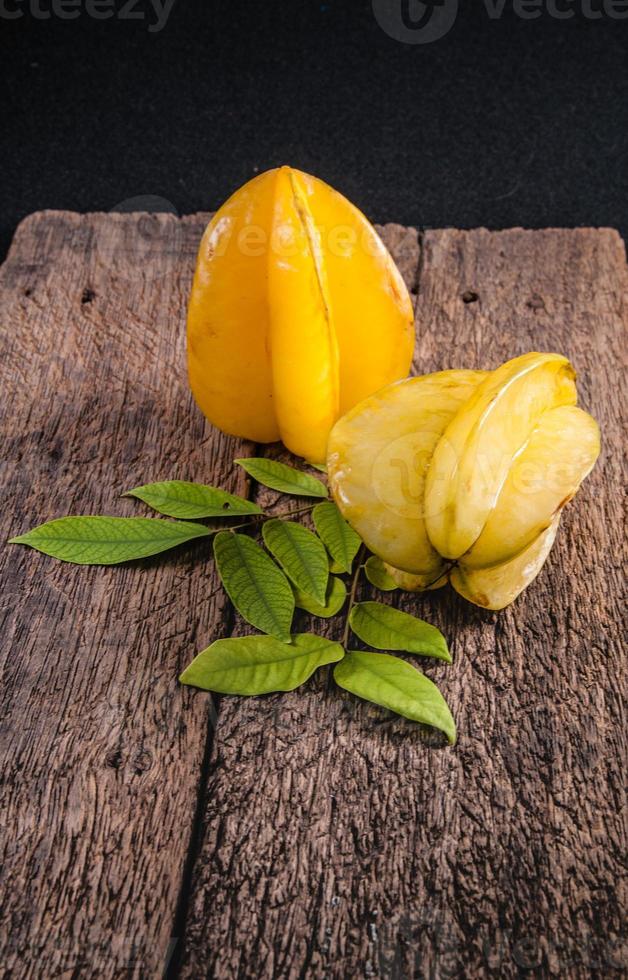 carambole demi-coupe de pomme star fruit tropical photo