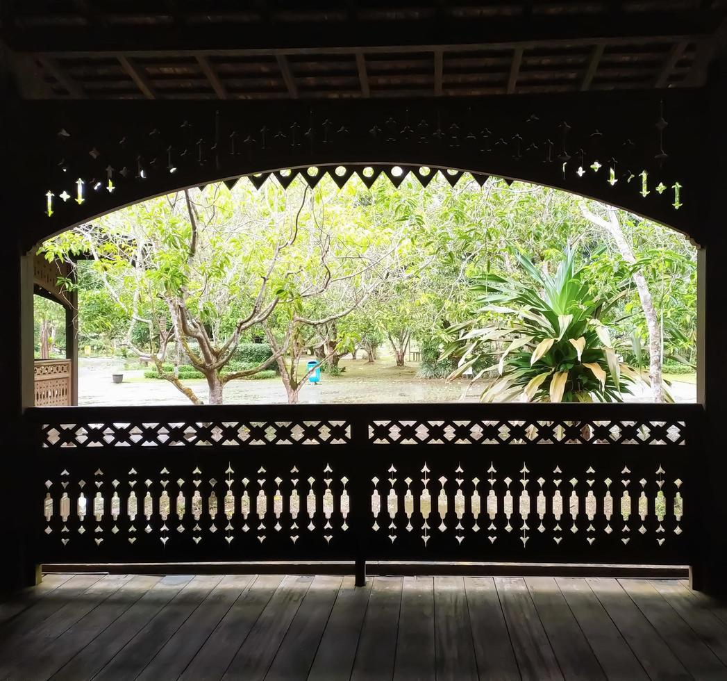 La vue depuis le belvédère d'ironwood au parc touristique de beruangmadu, balikpapan, indonésie photo